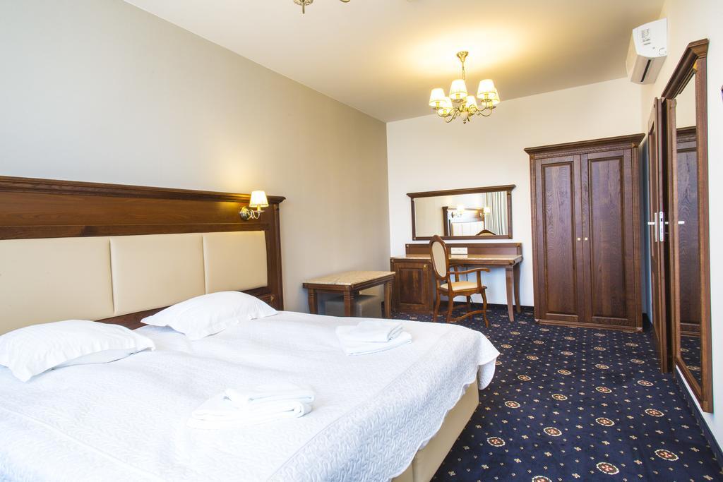 Hotel Nad Raba - Bochnia Extérieur photo