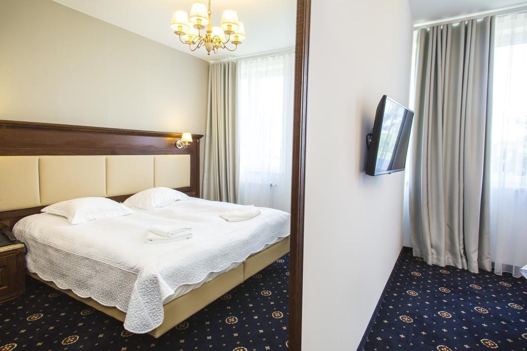 Hotel Nad Raba - Bochnia Extérieur photo